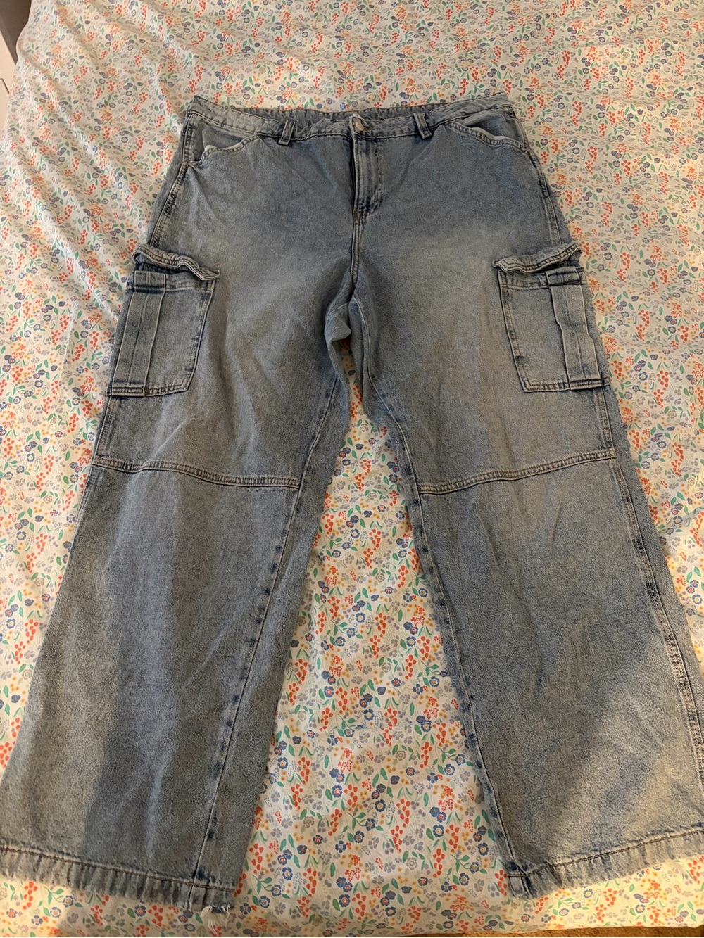 Womens Light Blue Cargo Jeans - Classic Casual Fit